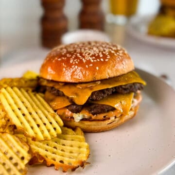 Double smash burger, served with waffle fries, topped with Big Mac sauce, cheese and shredded lettuce